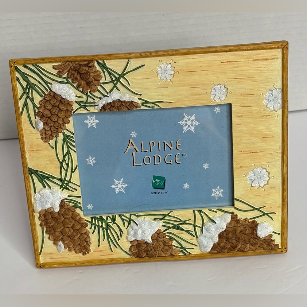 Russ Alpine Lodge Pinecone Frame - Tan and Green 5” X 3 1/2” Photo Opening NWOT